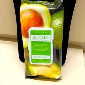 Facial cleaning wipes